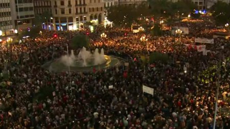 Proteste masive in Valencia. Mii de spanioli au iesit in strada si cer demisii pentru gestionarea haotica a inundatiilor