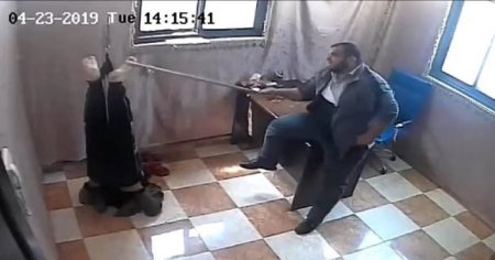 Imagini greu de privit cu anchetatorii Hamas care tortureaza palestinieni nevinovati. Printre cei torturati sunt homosexuali si adulteri