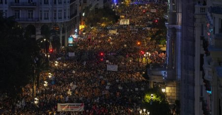 Proteste masive in Valencia dupa inundatiile fatale. 