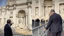 Turistii pot vizita din nou Fontana di Trevi, chiar daca este in reabilitare. Monumentul e vizibil acum 