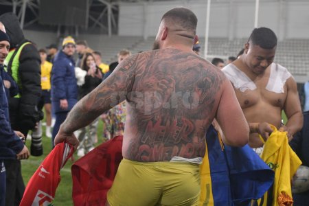 Fotoreporterul GSP a surprins o imaginea serii dupa Romania - Tonga: tatuaj spectaculos, cu un urs, pentru un <span style='background:#EDF514'>RUGBYST</span> roman