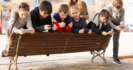 De ce e bine sa permitem copilului sa stea pe telefon. Rectorul Universitatii Babes-Bolyai din Cluj-Napoca are raspunsul