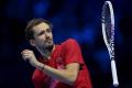 Spectacol indoielnic: Daniil Medvedev s-a razbunat pe racheta, primind doua avertismente, in infrangerea din meciul cu Taylor Fritz la ATP Finals