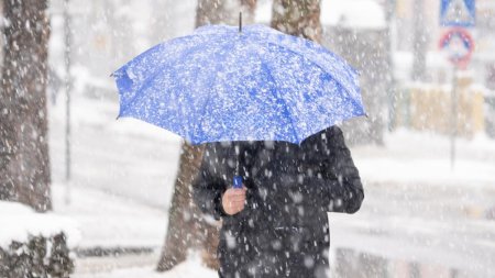 Cod galben de ninsori, viscol, ploi si vijelii. Stratul de zapada va avea pana la 20 cm. 13 judete sunt vizate de avertizarile meteo