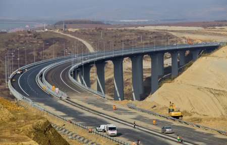 Autostrada Sibiu-Pitesti prinde forma: Constructorul austriac <span style='background:#EDF514'>PORR</span> anunta progresul rapid pe tronsonul Tigveni-Curtea de Arges