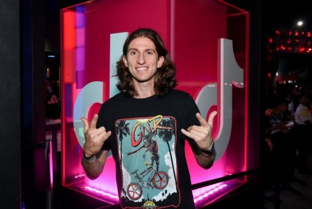 Filipe Luis, antrenorul heavy metal! Primul trofeu ca antrenor pentru fostul fundas campion cu Atletico Madrid si Chelsea