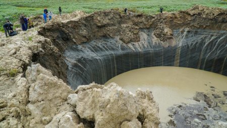 Misterul craterelor uriase aparute din senin in Siberia a fost, in sfarsit, elucidat. Oamenii de stiinta au o teorie inspaimantatoare