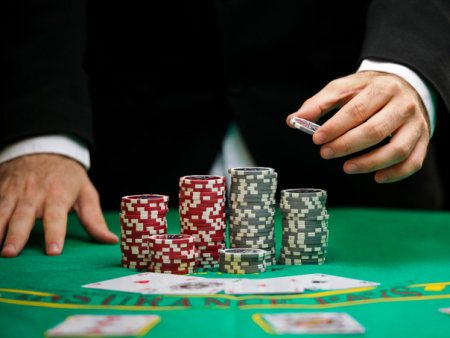 Poker live si online: care sunt diferentele?