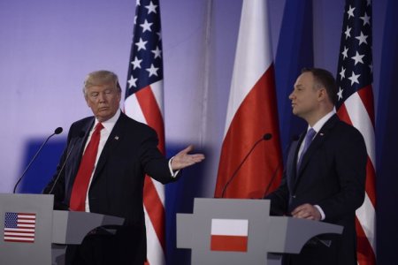 Duda nu-l lasa pe prietenul Trump sa derapeze si il flateaza: Europa va continua sa aiba nevoie de protectia SUA