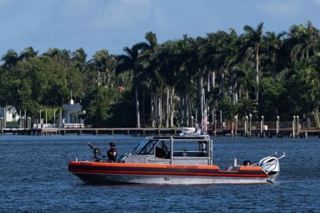 Casa lui Donald Trump, pazita de salupe blindate si caini roboti | VIDEO