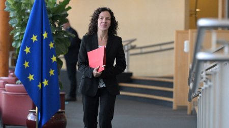 Roxana Minzatu, audiata in Parlamentul European alaturi de alti 5 comisari desemnati. Calendarul <span style='background:#EDF514'>APROBARI</span>i noului Executiv al UE poate fi intarziat