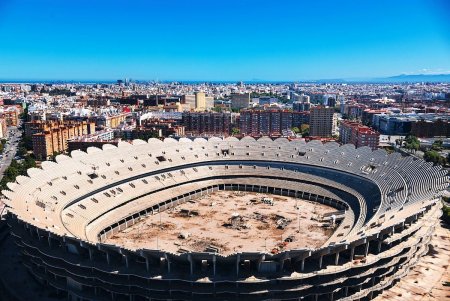 Reiau lucrarile la al patrulea cel mai mare stadion al tarii, lasat de 15 ani in PARAGINA! Costa 241 mil. Euro si arata spectaculos