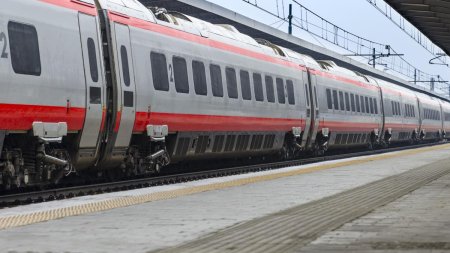 Un tren din Italia a plecat din gara cu 50 de minute mai devreme ca sa ajunga la timp la destinatie