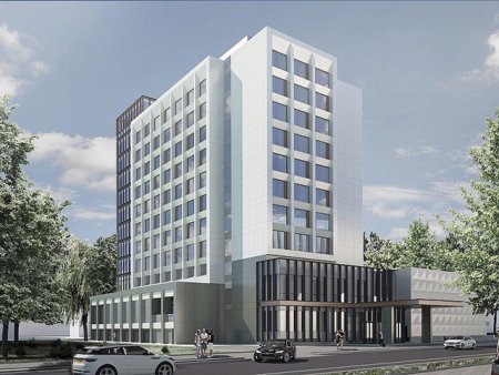 Hotelul de cinci stele Radisson Blu din Cluj-Napoca: Finalizam in ianuarie structura integrala la noua aripa, iar deschiderea va avea loc in a doua jumatate a anului viitor. Compania a demarat anul acesta constructia la al doilea corp, ce va include 20 de camere si <span style='background:#EDF514'>APARTAMENT</span>e premium si VIP