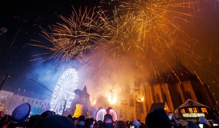 Targul de Craciun Cluj 2024. Adio, focuri de artificii! Anul acesta, cerul se aprinde de drone, lasere si proiectii video