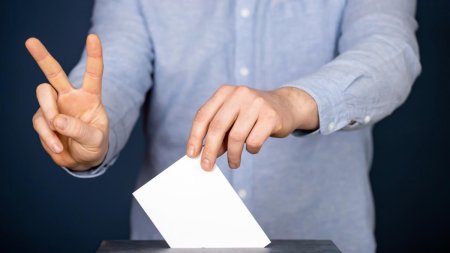 <span style='background:#EDF514'>DOCUMENTE</span> necesare pentru a vota la alegerile prezidentiale 2024. Poti vota cu pasaportul? Dar cu buletinul expirat?