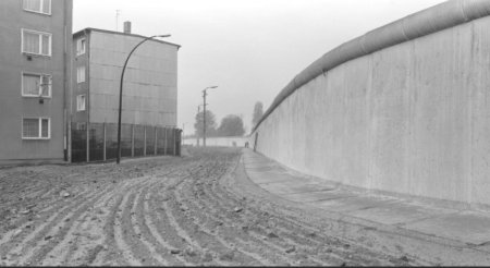 In Europa se construieste o <span style='background:#EDF514'>NOUA</span> ‘Cortina de Fier’. Mai multe tari pregatesc fortificatiile ‘Scutului de Est’ la granitele cu Belarus si Rusia