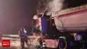 Trafic blocat pe DN1, intre Predeal si Azuga, din cauza unui incendiu violent. Un camion s-a facut scrum