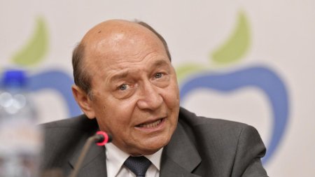 Basescu, despre scri<span style='background:#EDF514'>SOARE</span>a Kievului despre Simion: I-a trimis lui Ciolacu o pasarica de la Kiev