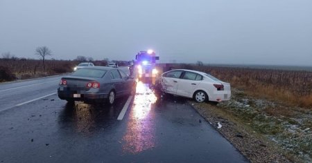 Accident cu patru autovehicule pe DN2 - Drumul Mortii. Cinci persoane au fost ranite