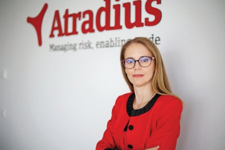 Alexandra Mehedintu, Atradius Romania: O usoara depreciere a leului in raport cu euro va ajuta la stimularea exporturilor, crescand <span style='background:#EDF514'>COMPET</span>itivitatea economiei nationale. Insa impactul psihologic va fi  major daca euro va depasi pragul de 5 lei