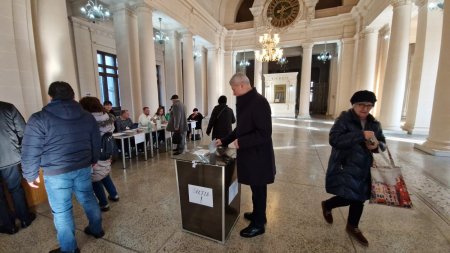 Catalin Predoiu, la vot la Ploiesti: Ii incurajez pe toti cetatenii sa iasa la vot