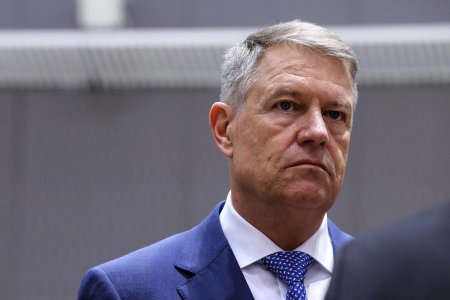 Presedintele Iohannis, tacut la sectia de votare: Va doresc o zi buna!