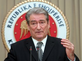 Liderul opozitiei din Albania, eliberat din arest la domiciliu, dupa o decizie a instantei