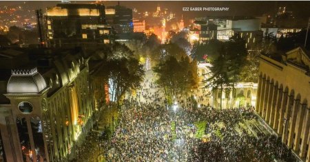 Mii de manifestanti au iesit din nou in strada la <span style='background:#EDF514'>TBILISI</span>