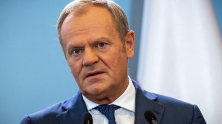 Donald Tusk viziteaza fortificatiile militare de la <span style='background:#EDF514'>GRAN</span>ita Poloniei cu Kaliningrad