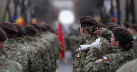 VIDEO Ce parere au cetatenii romani care au fost prezenti la <span style='background:#EDF514'>PARADA DE 1 DECEMBRIE</span> despre situatia din tara, dupa primul tur al alegerilor prezidentiale: Nu vrem sa ne intoarcem in comunism