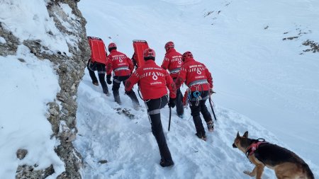 Familie cu un copil de doi ani, ratacita in zona montana din judetul Mehedinti