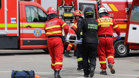 Mai multe persoane din Bucuresti, transportate la spital, dupa ce un tramvai a lovit un autobuz, pe soseaua Oltenitei