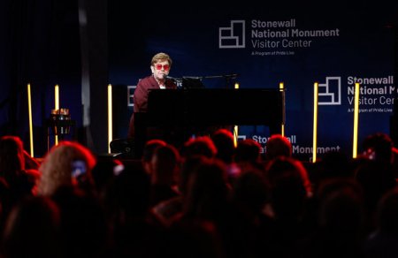 Elton John dezvaluie ca nu isi poate viziona propriul musical dupa ce si-a pierdut vederea