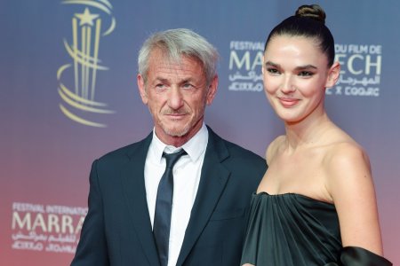 Sean Penn, prima aparitie oficiala alaturi de iubita <span style='background:#EDF514'>VALERIA</span> Nicov. Ea are 30 de ani, iar actorul a implinit 64 in luna august