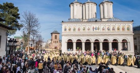 Cazul preotului care a savarsit slujba religioasa la <span style='background:#EDF514'>COMEMORARE</span>a lui Zelea Codreanu. Ce masura ia Patriarhia Romana