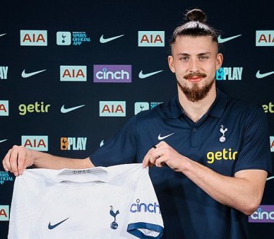 Radu Dragusin ajunge in topul romanilor care au jucat in Premier League