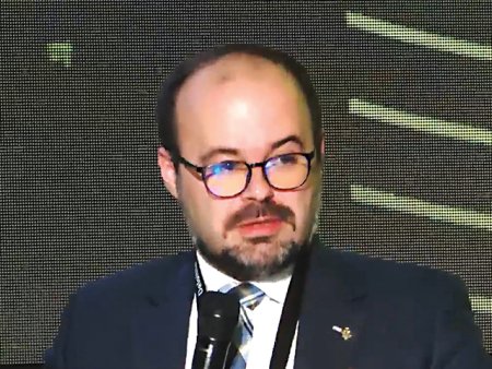 ZF Live. Mesajul BNR dupa rezultatul alegerilor: Avem nevoie de stabilitate politica, avem nevoie de un guvern care sa aiba credibilitate si un plan coerent, trebuie sa incepem reducerea deficitului bugetar, avem nevoie de pietele externe pentru finantarea bugetului si a datoriei. Investitorii stau in expectativa, dar se vede cum iesirile de valuta sunt mai mari decat intrarile