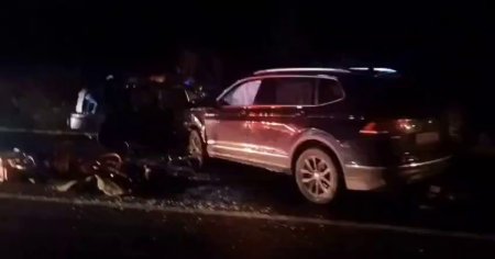 Doi tineri de 19 si 24 de ani au murit intr-un <span style='background:#EDF514'>ACCIDEN</span>t groaznic in judetul Vaslui. O a treia victima, evacuata de soferii din trafic