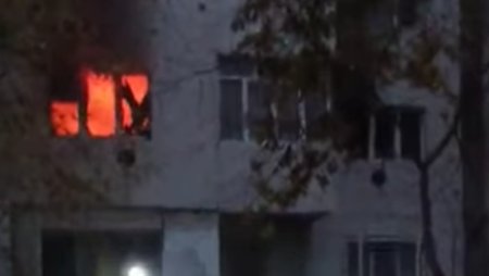 Incendiu intr-un bloc din Braila. Peste 10 oameni, printre care si copii, au fost evacuati