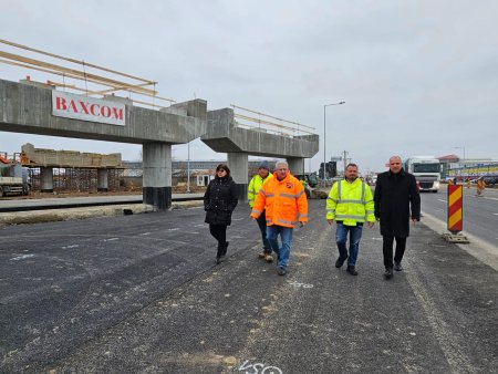 Se dau in trafic primii kilometri de autostrada construiti de <span style='background:#EDF514'>CHINEZI</span> in Romania!