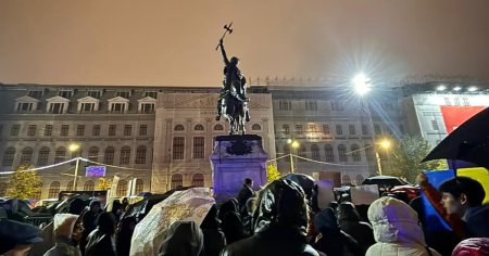 LIVE TEXT Noi proteste in <span style='background:#EDF514'>PIATA UNIVERSITATII</span>. Artistii ies joi in strada