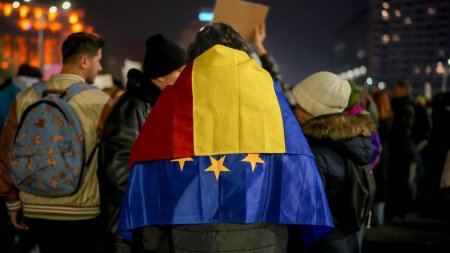 Mitinpro-democratie in Piata Universitatii, <span style='background:#EDF514'>JOI SEARA</span>. Lasconi ii indeamna pe oameni sa participe: Romania sa ramana cu fata spre Vest