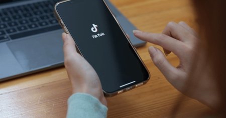 TikTok spune ca a eliminat un grup de influenceri pro-rusi din Romania. <span style='background:#EDF514'>EUROPARLAMENTARI</span>i sunt sceptici