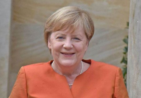 <span style='background:#EDF514'>ANGELA MERKEL</span> sustine ca participarea Germaniei la invazia din Afganistan a fost decizia corecta