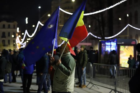 Miting pro-Europa in <span style='background:#EDF514'>PIATA UNIVERSITATII</span> din Bucuresti, cu 3 zile inaintea turului 2 al alegerilor prezidentiale