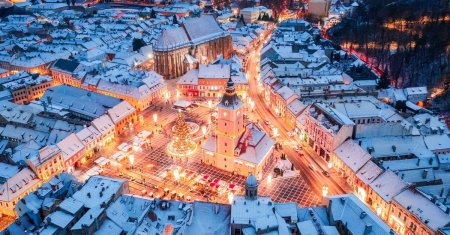 Care sunt preturile preparatelor si bauturilor la targul de Craciun din Brasov. Cat vor plati turistii pentru o portie de clatite sau un pahar de vin fiert