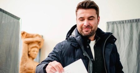 Adrian Mutu se pozitioneaza in lupta pentru presedintie. O pune chiar si pe fiica sa romano-dominicana sa voteze