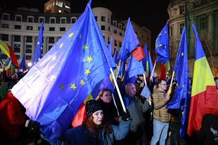 Mitingul pro-UE de la Bucuresti, relatat de presa occidentala: Oamenii au scandat «Europa!» si «Fara fascism»