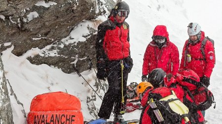 Ucrainean cazut intr-o rapa in Muntii Maramuresului, tinut in viata de o pisicuta: 